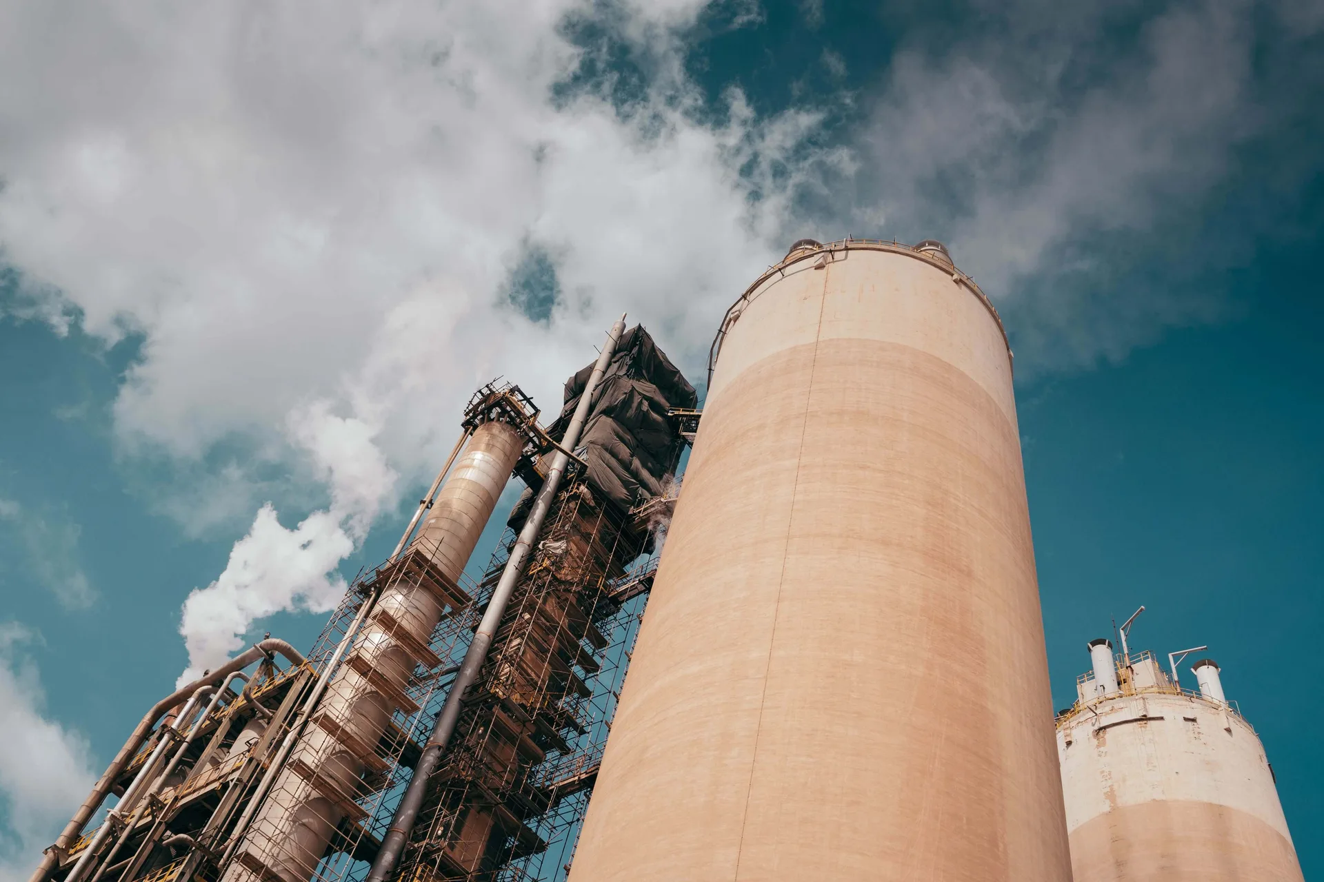 Descarbonización industrial: qué es y cómo aplicarla en tu empresa